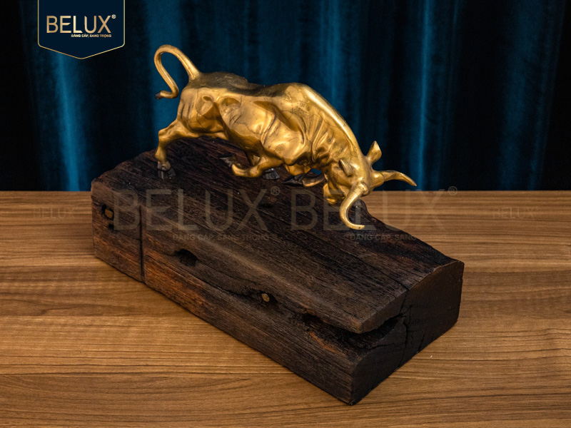 Tượng bò tót bằng đồng decor gốm men vàng dài 32cm